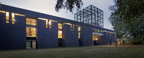 The Battery – studio Koen Vanmechelen, exterior view with eagle cage, LABIOMISTA, Genk (BE) © Koen Vanmechelen 2018 Photo by Philippe van Gelooven