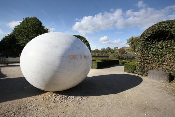 In Between, COMBAT, Landcommandery Alden Biesen, Bilzen, 2012 © Koen Vanmechelen, Photo Stoffel Hias