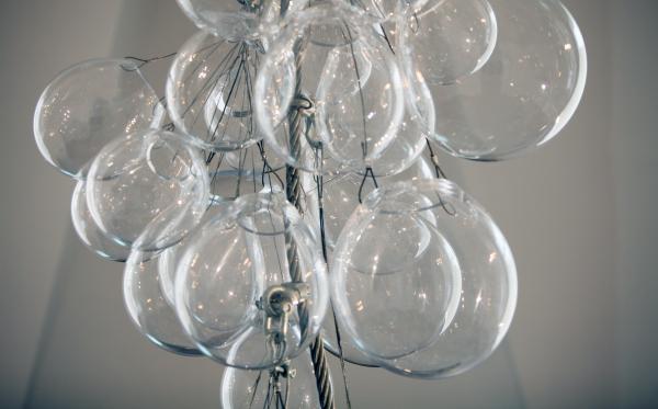 The Eggcord, glass eggs, steel cable, 2008 © Koen Vanmechelen