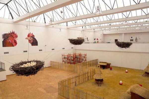 Planetary Community Chicken, National Gallery of Zimbabwe © Koen Vanmechelen Planetary Community Chicken, National Gallery of Zimbabwe © Koen Vanmechelen