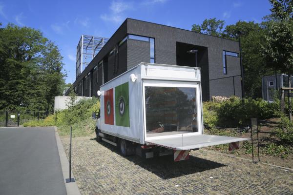 The Unicorn, The Battery Channel © Koen Vanmechelen, 2020 The Unicorn, The Battery Channel © Koen Vanmechelen, 2020