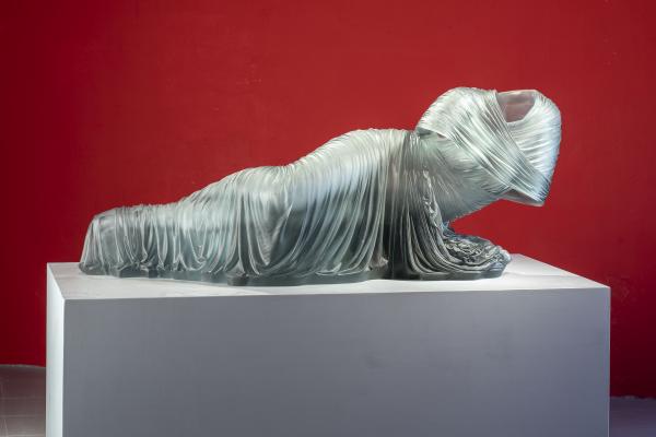 Karen LaMonte, Reclining Nocturne 4, 2018 - photo credit Francesco Allegretto; courtesy the artist and Berengo Studio.jpg