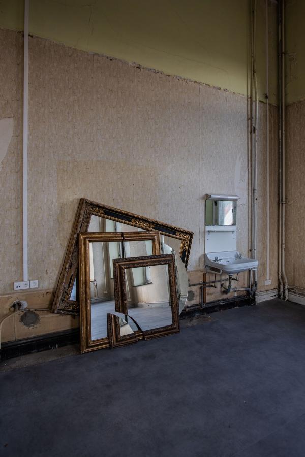 Michelangelo Pistoletto, The form of the mirror, 1975 - 1978 (c) Michaël Depestele.jpg Michelangelo Pistoletto, The form of the mirror, 1975 - 1978 (c) Michaël Depestele.jpg