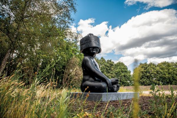 Uncomfortable © Koen Vanmechelen photo Boumediene Belbachir