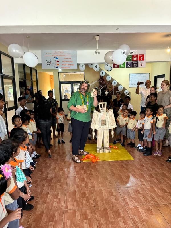 Cosmogolem Sri Lanka, Cosmogolem © Koen Vanmechelen Cosmogolem Sri Lanka, Cosmogolem © Koen Vanmechelen