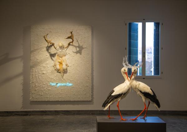 Crosstalk, New Generation © Koen Vanmechelen, Glasstress